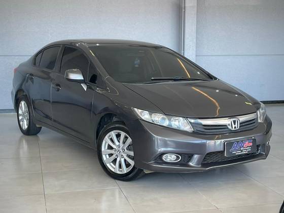 HONDA CIVIC 1.8 LXS 16V FLEX 4P AUTOMÁTICO HONDA CIVIC 1.8 LXS 16V FLEX 4P AUTOMÁTICO